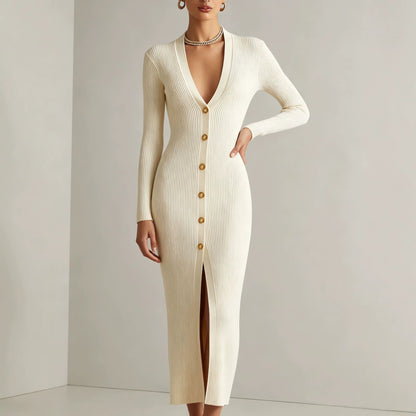 Robe mi-longue côtelée en maille fendue à col en V et boutonnée sur le devant