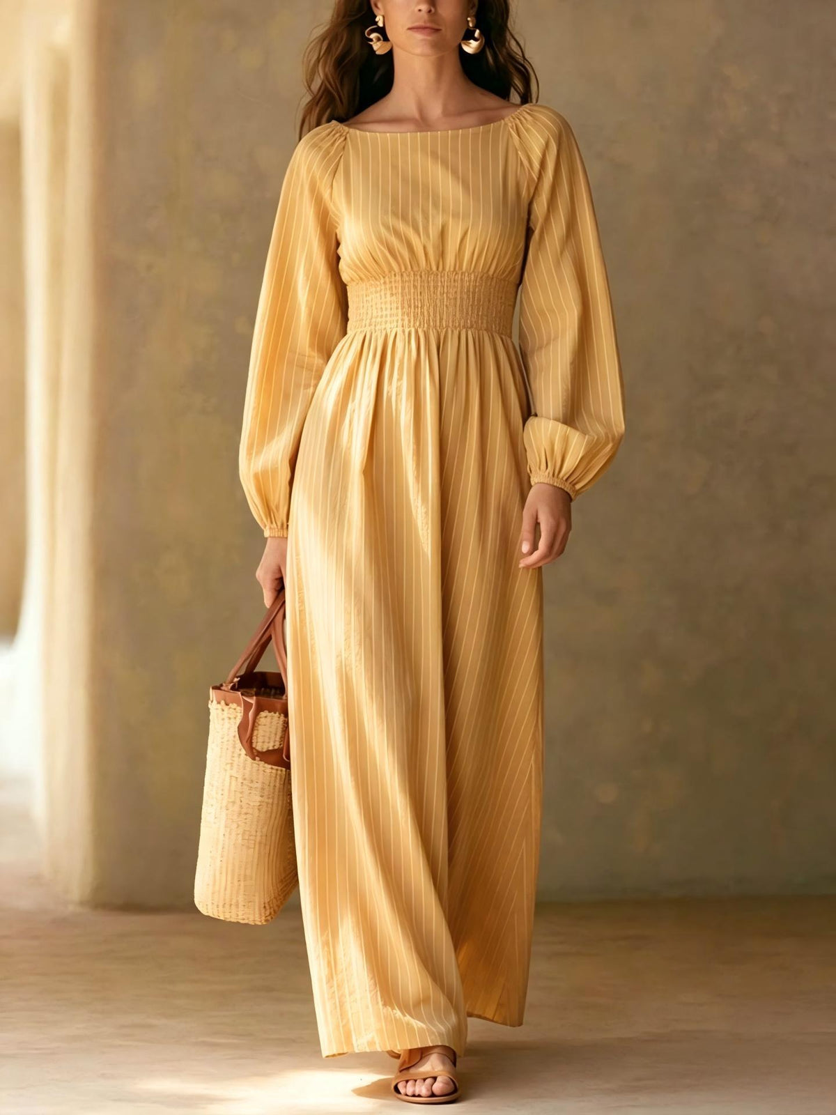 Robe longue à manches ballon, smockée à la taille et à fines rayures