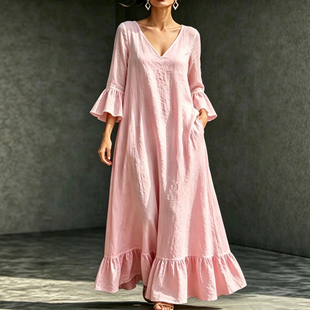 Robe longue en lin mélangé avec col en V, volants et manches évasées