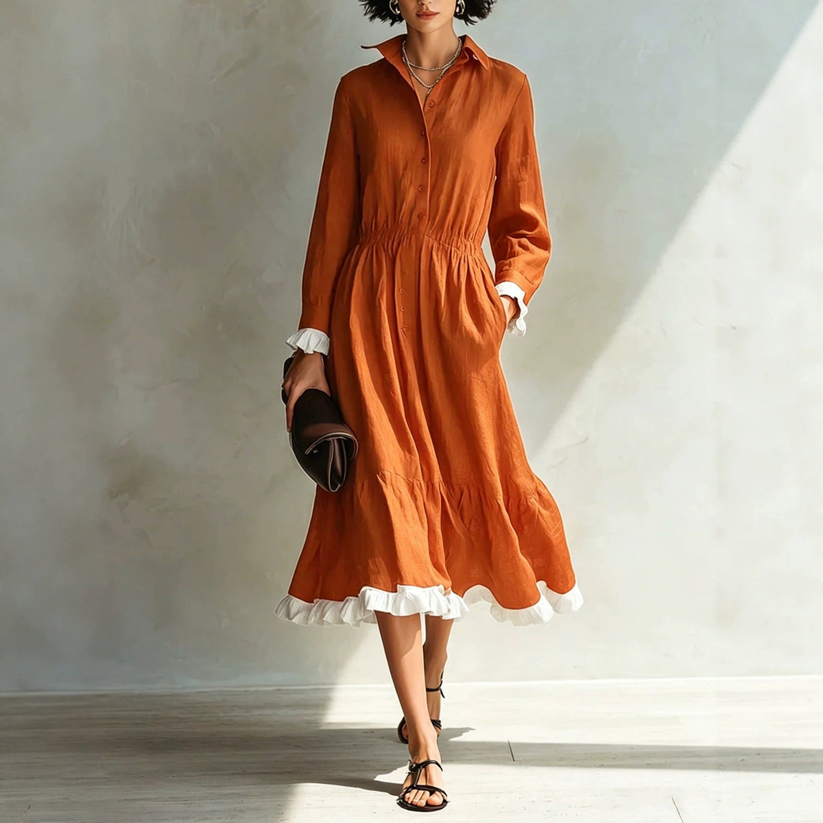 Robe chemise boutonnée avec volant blanc