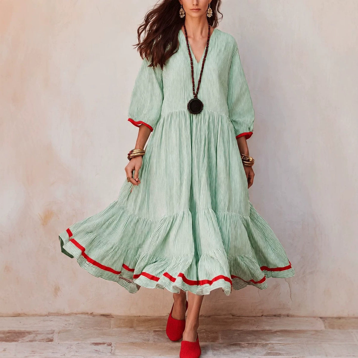 Robe longue à rayures étagée en mélange de lin et liseré rouge