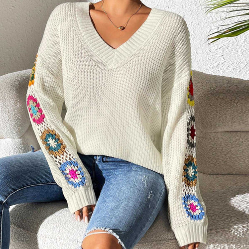 Pull à col V avec fleurs au crochet