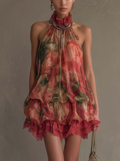 Mini-robe romantique fleurie à volants et encolure dos nu, ornée de dentelle