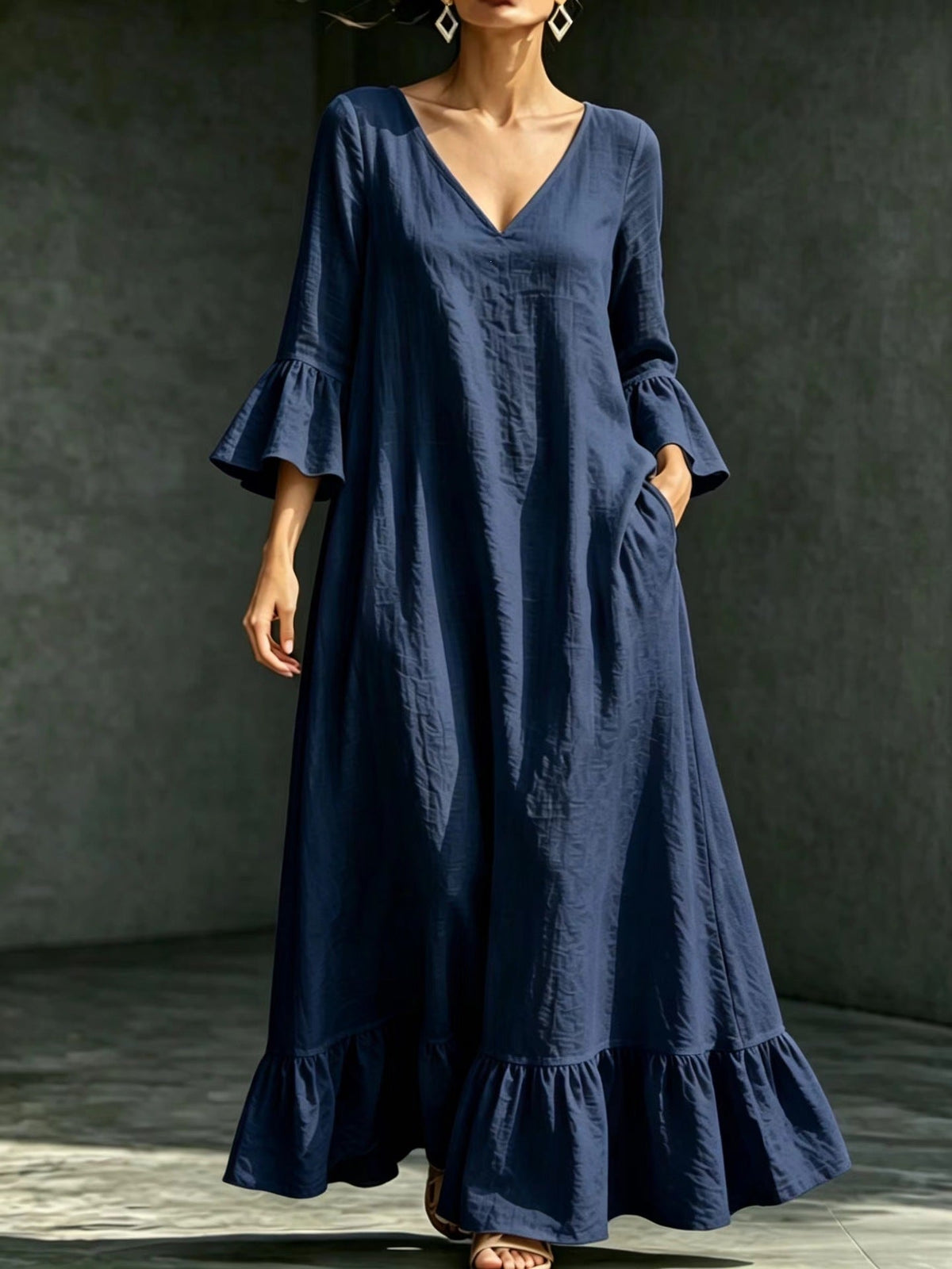 Robe longue en lin mélangé avec col en V, volants et manches évasées