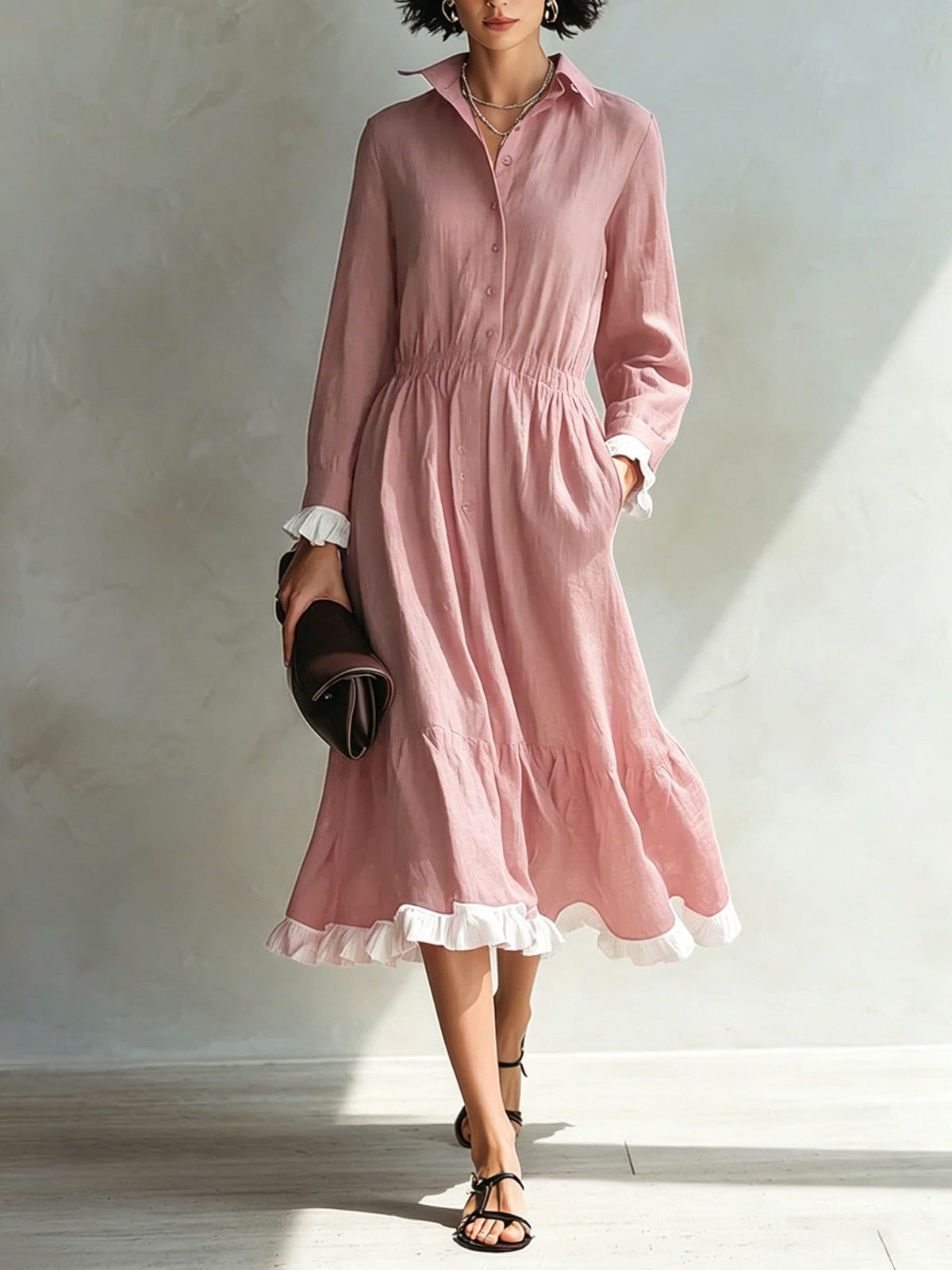 Robe chemise boutonnée avec volant blanc