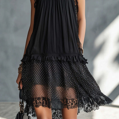 Robe mi-longue en mousseline étagée à pois et dentelle noire