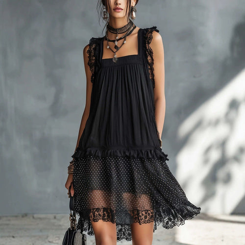 Robe mi-longue en mousseline étagée à pois et dentelle noire