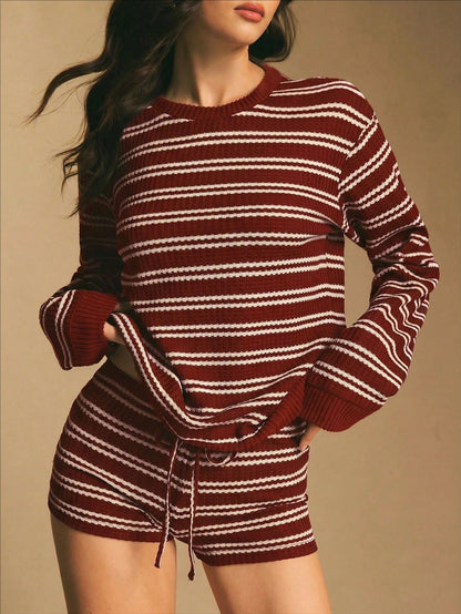 Ensemble pull et short en maille côtelée rayée