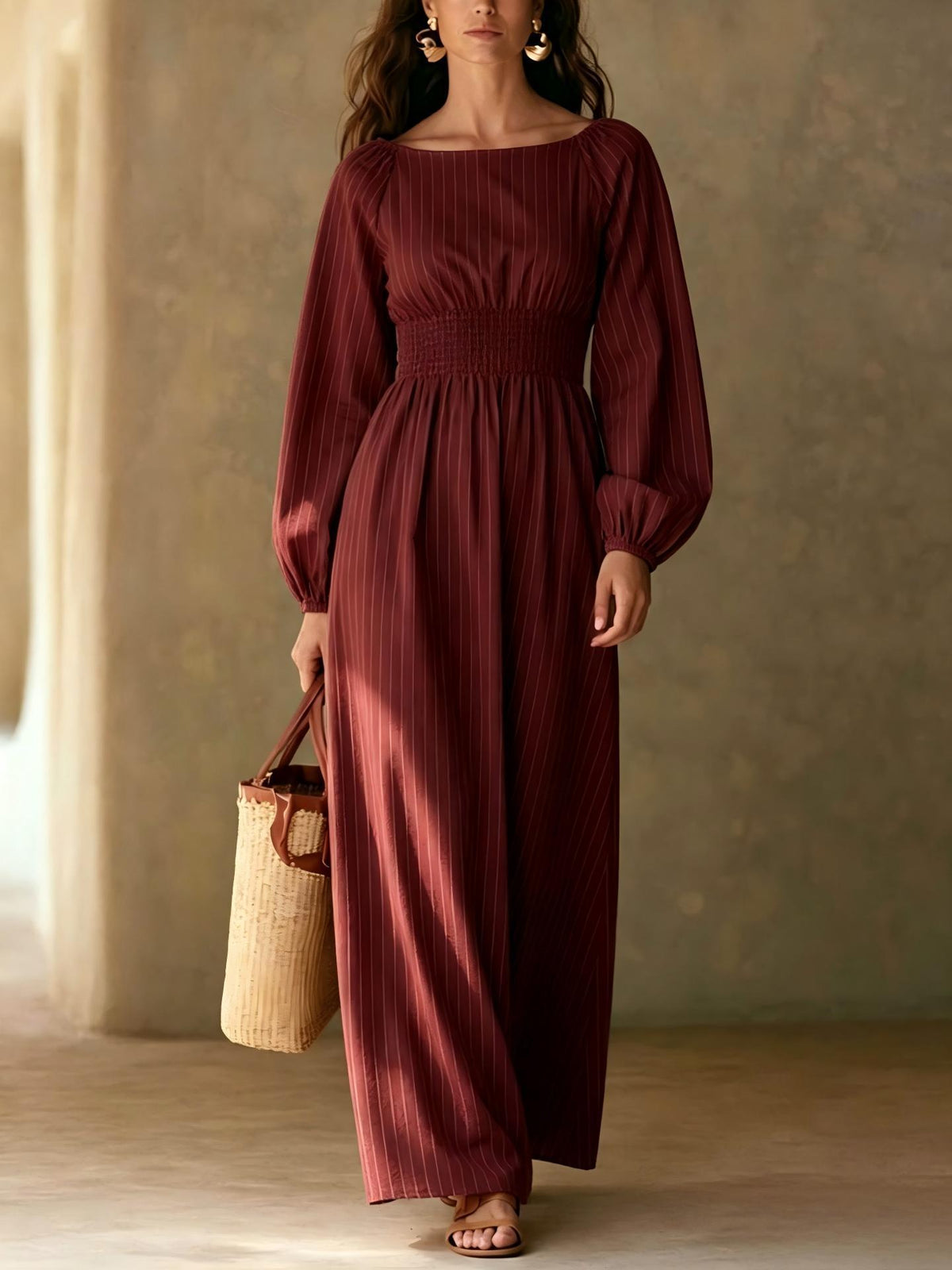 Robe longue à manches ballon, smockée à la taille et à fines rayures