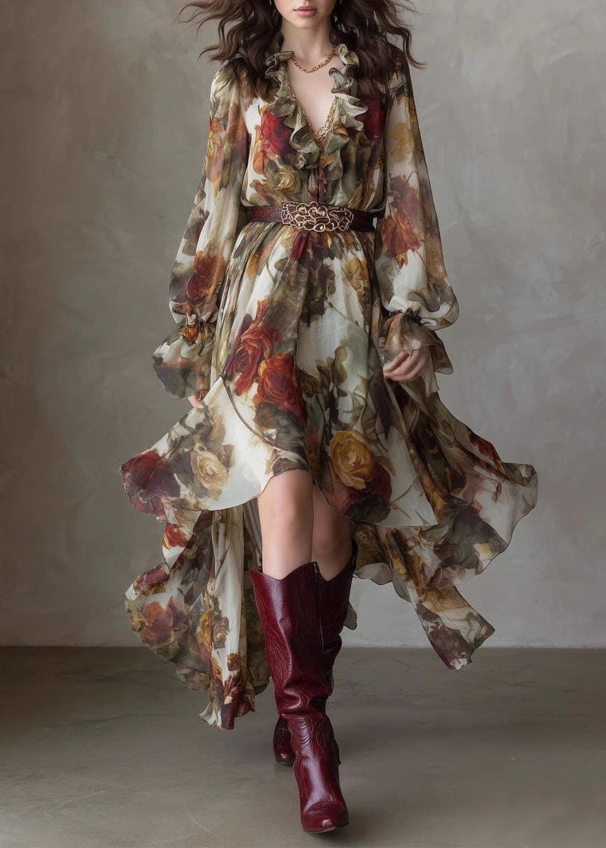 Robe longue en mousseline imprimée roses vintage pour femme, avec volants, col en V et ourlet asymétrique.