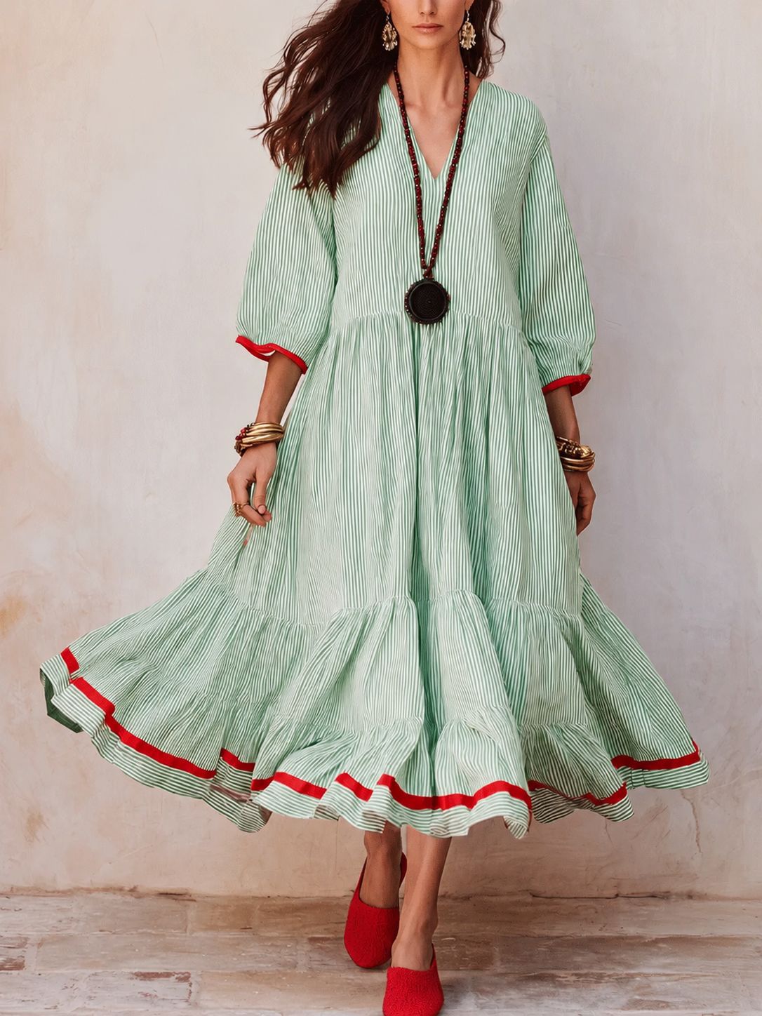 Robe longue à rayures étagée en mélange de lin et liseré rouge