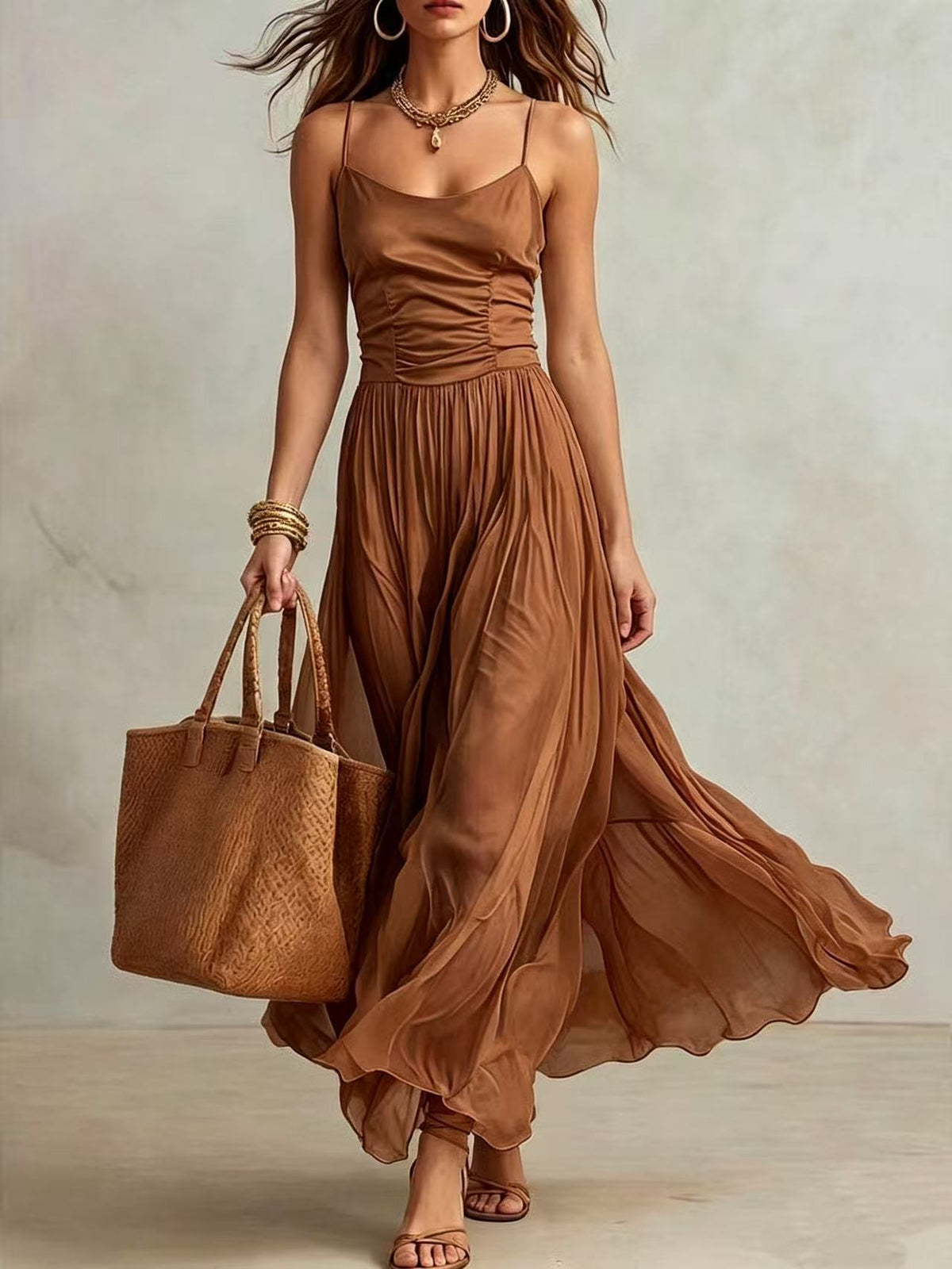 Robe longue à corsage froncé et bretelles spaghetti