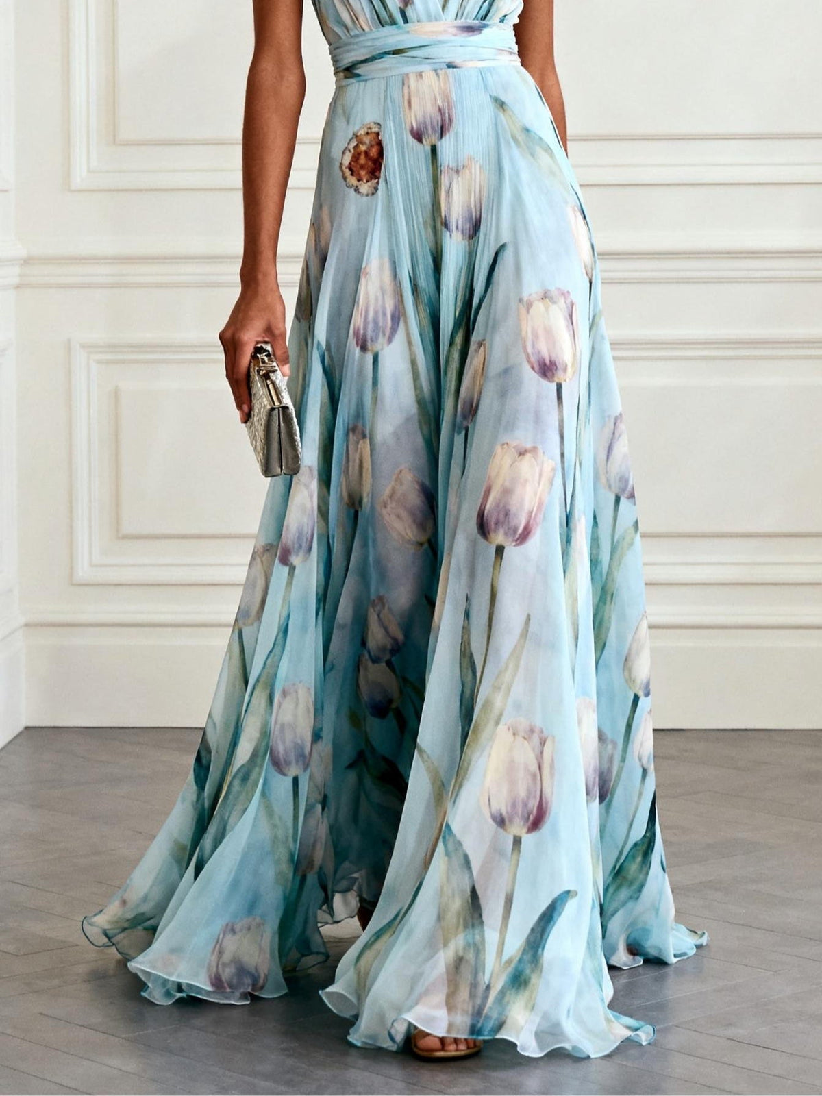 Maxi‑robe en mousseline, imprimé floral bleu clair, col V, sans manches