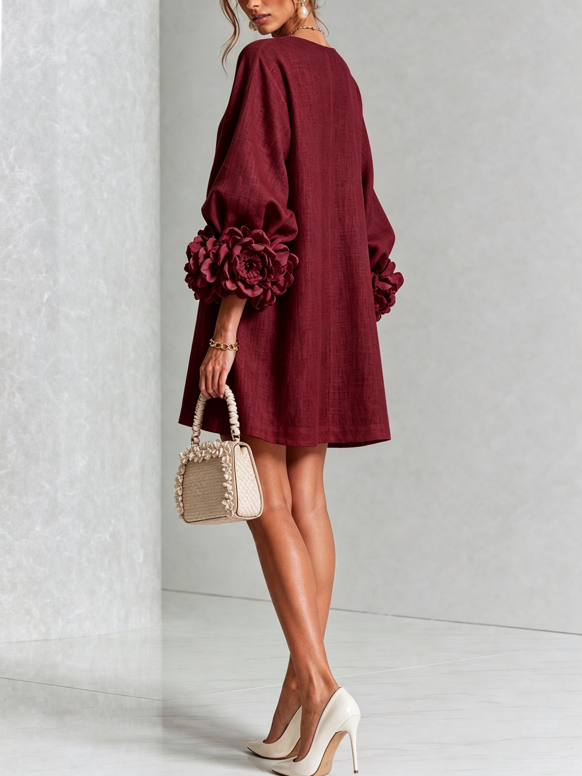 Robe Mini Boutonnée Bordeaux à Motifs Floraux et Poignets Floraux Sculpturaux