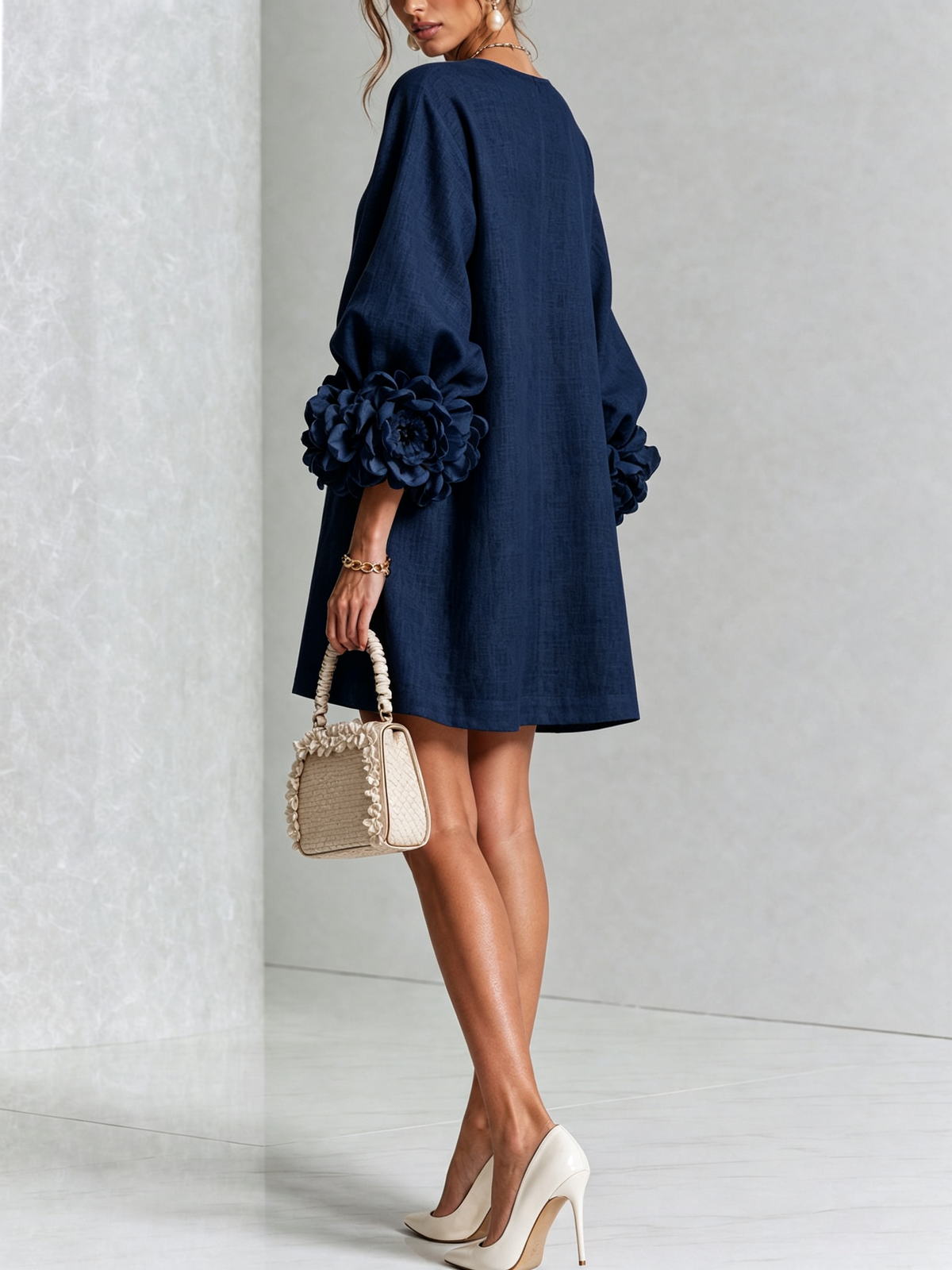 Robe Mini Boutonnée Bleu Marine à Motifs Floraux avec Poignets Floraux Sculpturaux