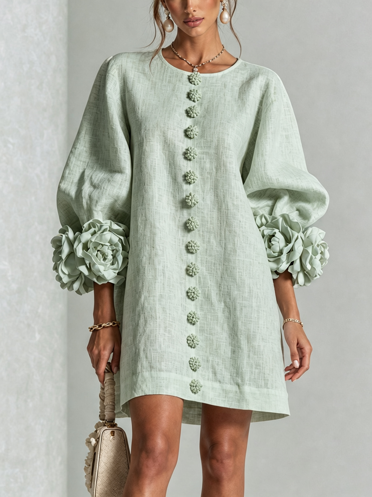 Robe Mini Boutonnée Sauge Brume à Motifs Floraux avec Poignets Floraux Sculpturaux