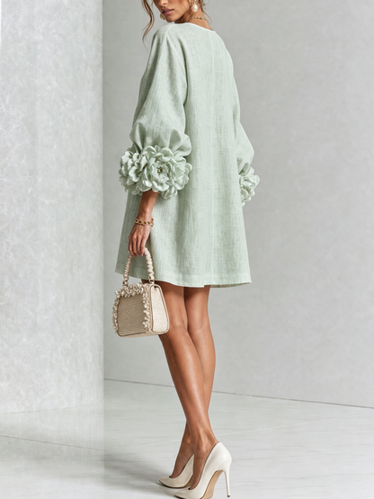 Robe Mini Boutonnée Sauge Brume à Motifs Floraux avec Poignets Floraux Sculpturaux