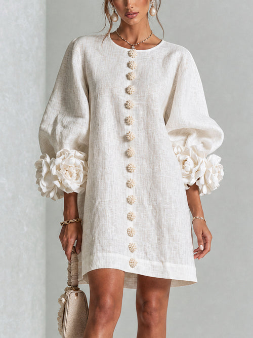 Robe Mini Boutonnée Blanche à Motifs Floraux avec Poignets Floraux Sculpturaux