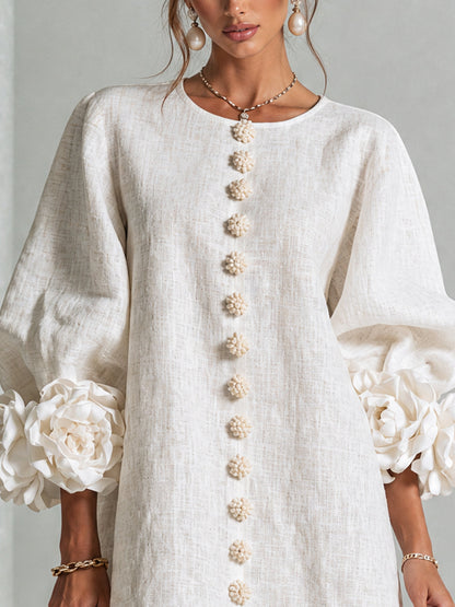 Robe Mini Boutonnée Blanche à Motifs Floraux avec Poignets Floraux Sculpturaux