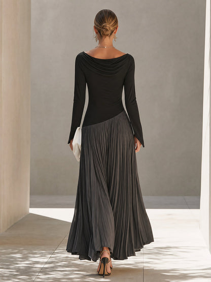 Robe longue plissée bicolore noire et grise en patchwork avec décolleté drapé