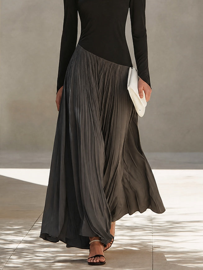 Robe longue plissée bicolore noire et grise en patchwork avec décolleté drapé