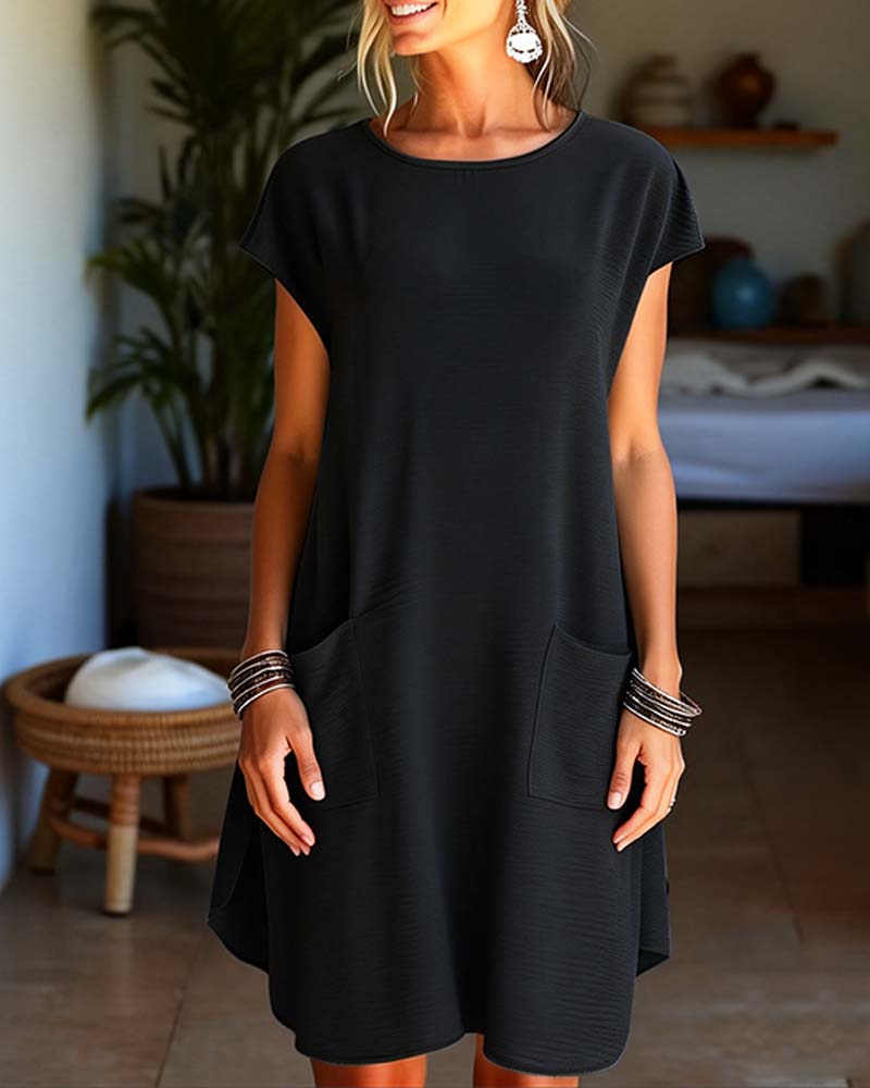 Robe à manches courtes, col rond, détail de poche