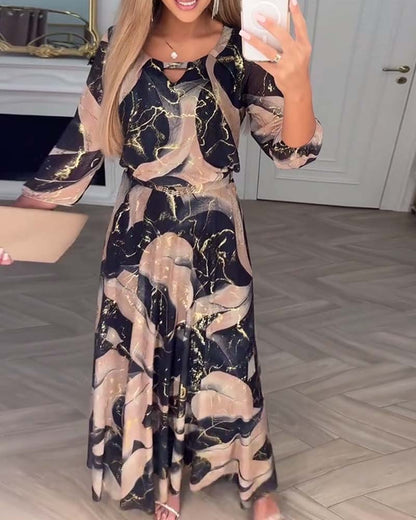 Robe élégante imprimée à manches trois-quarts et taille cintrée
