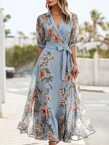 Robe midi bleue à manches courtes et col en V