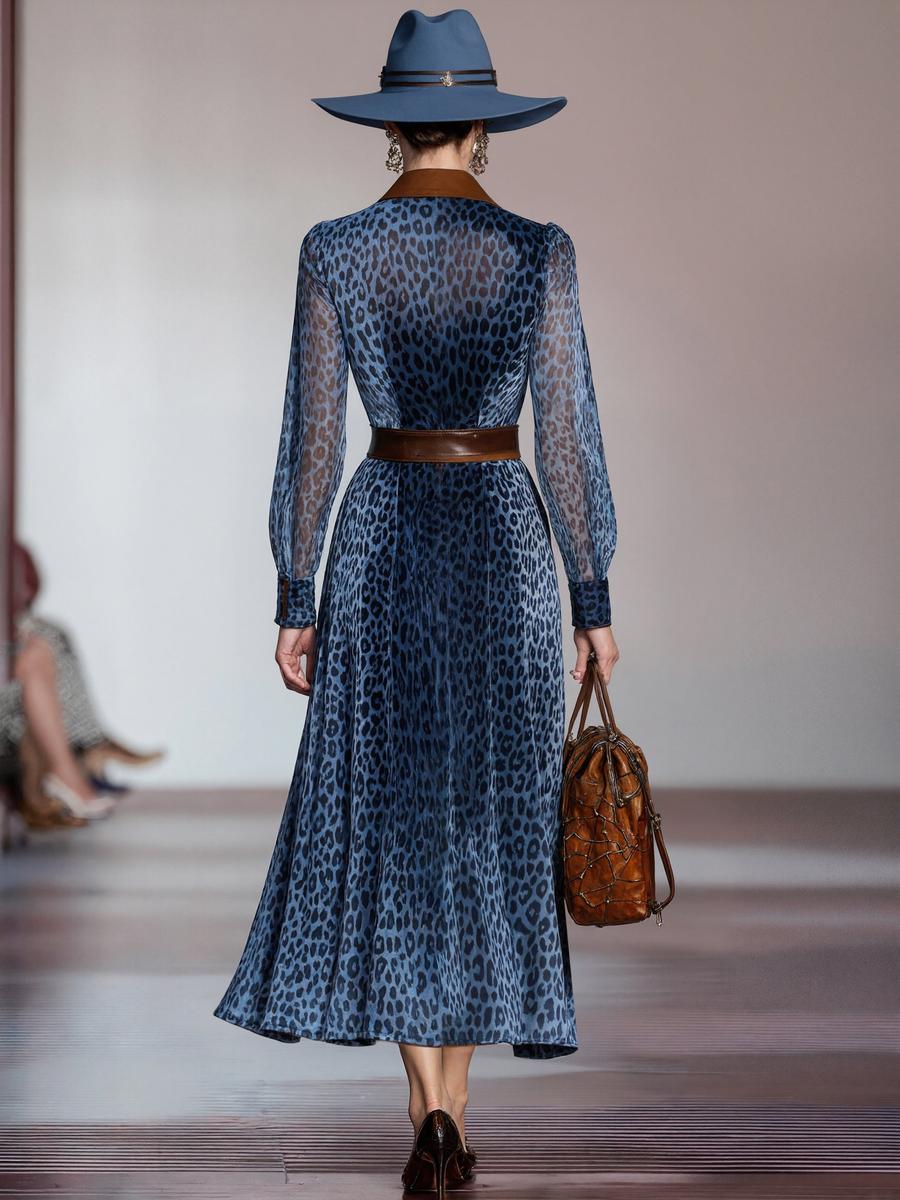 Robe midi bleue à manches longues à motif léopard