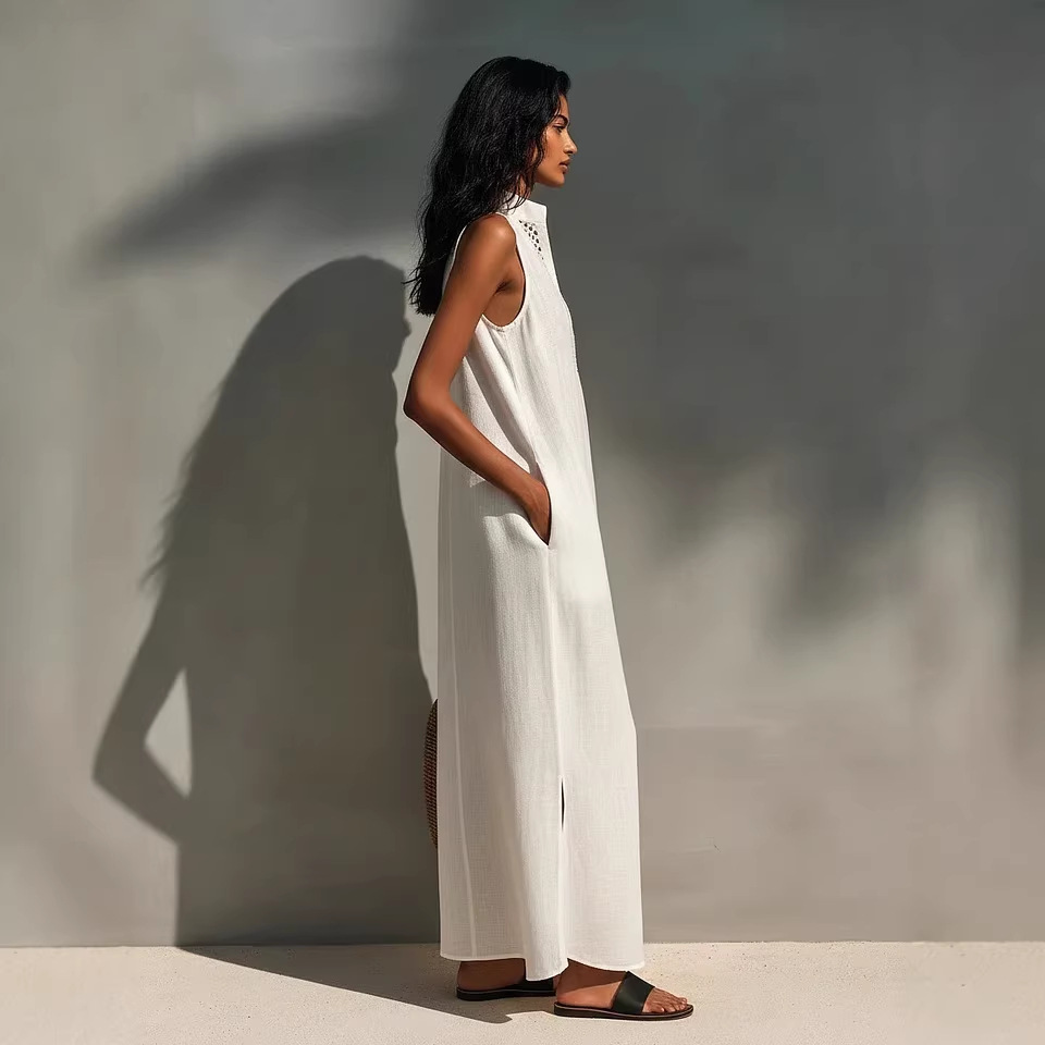 Robe maxi minimaliste en lin à col licou | Sans manches, adaptée du bureau aux vacances