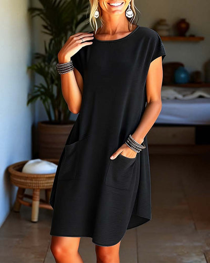 Robe à manches courtes, col rond, détail de poche