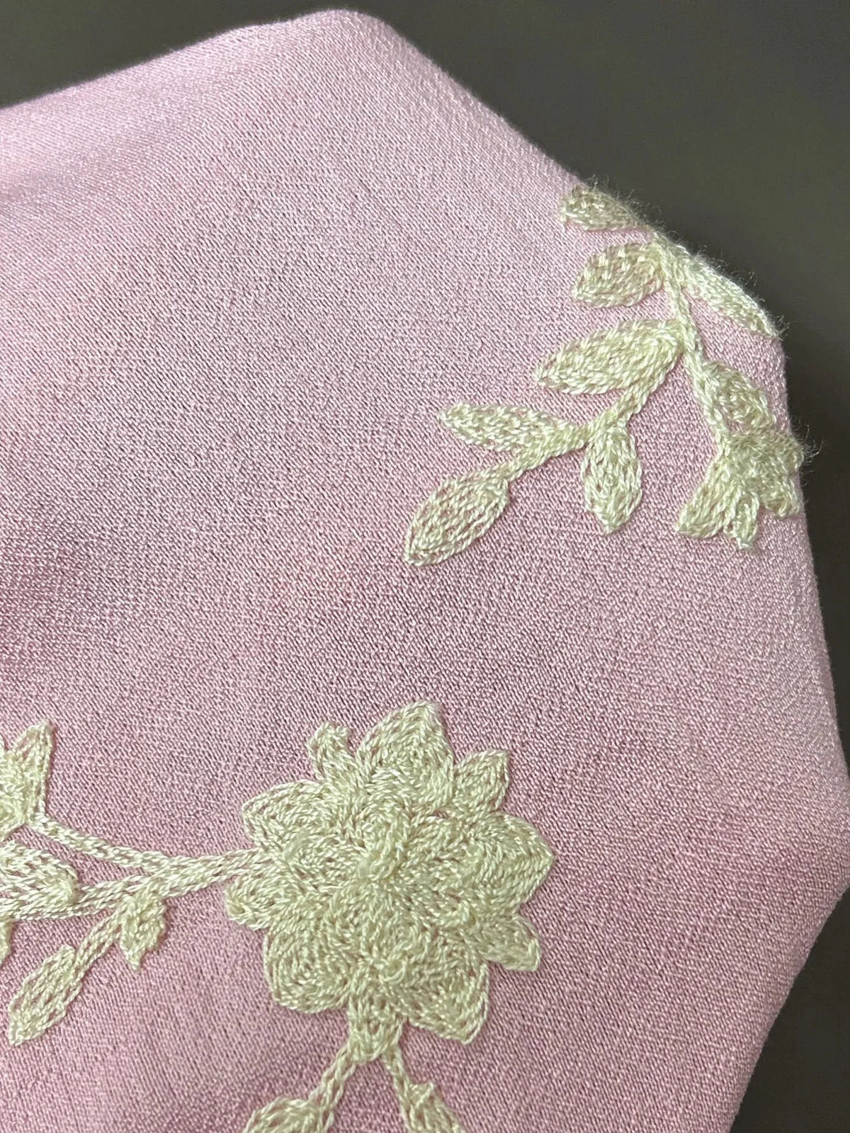 Chemise à manches longues à boutons à motifs floraux