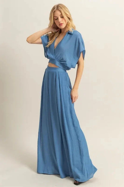 Ensemble composé d'un crop top et d'un pantalon à jambes larges