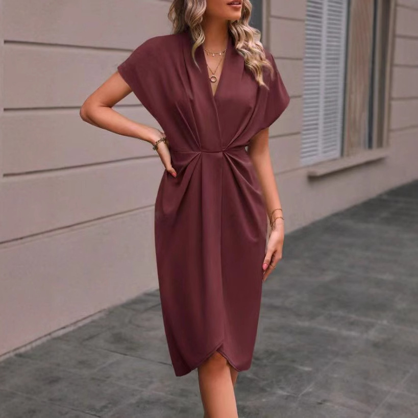 Robe midi décontractée pour femme, froncée, style streetwear, col V basique, manches courtes, disponible en noir, rose et vert foncé.