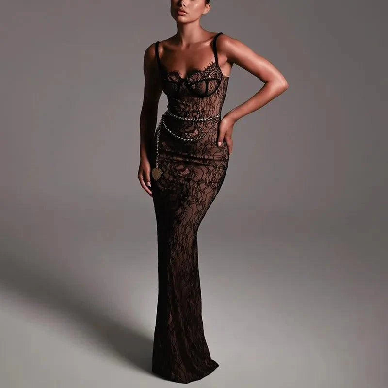 Robe longue noire dos nu en dentelle ravissante
