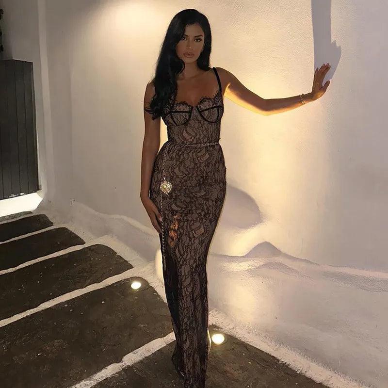 Robe longue noire dos nu en dentelle ravissante