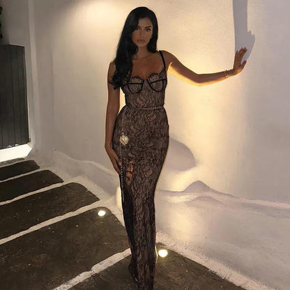 Robe longue noire dos nu en dentelle ravissante