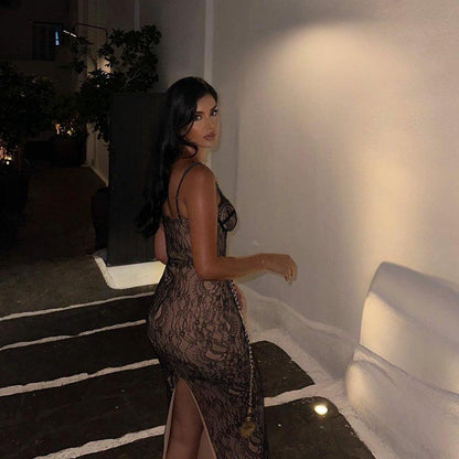 Robe longue noire dos nu en dentelle ravissante